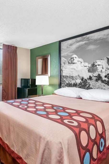 Hotel Super 8 by Wyndham Pierre SD photo 3
