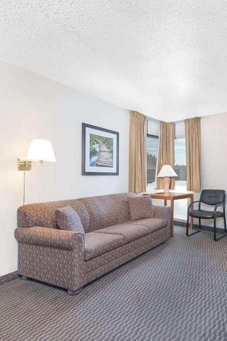 Hotel Days Inn by Wyndham West Rapid City photo 5