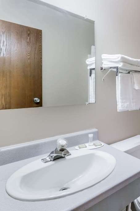 Hotel Super 8 by Wyndham Madison photo 5