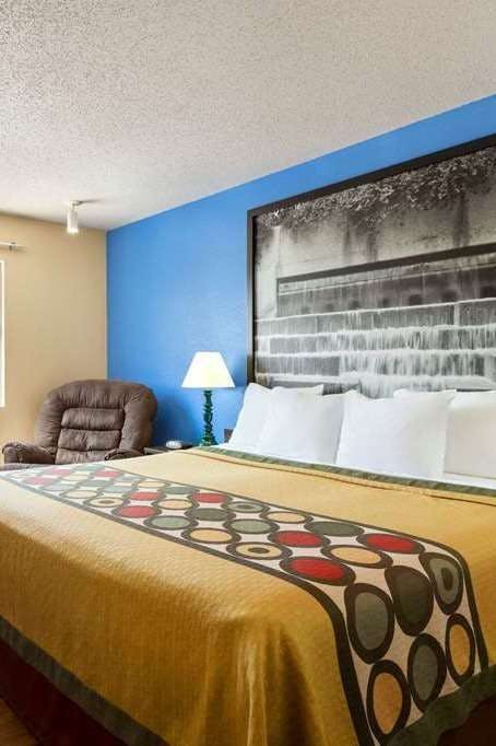 Hotel Super 8 by Wyndham Waco University Area photo 1