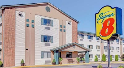 Super 8 by Wyndham Louisville Airport