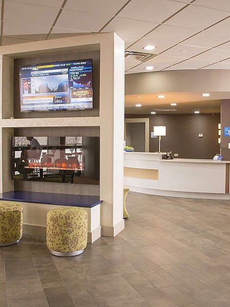 Hotel Holiday Inn Express Atlanta Galleria Ballpark Area photo 3