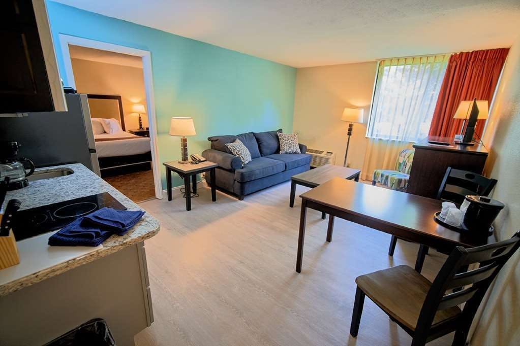 Hotel Village Inn Clemmons Trademark photo 4