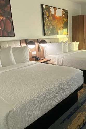 Hotel La Quinta Inn & Suites by Wyndham Galt Lodi North photo 2