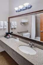 Hotel Baymont Inn and Suites Cuero photo 4