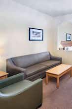 Hotel Baymont Inn and Suites Cuero photo 5