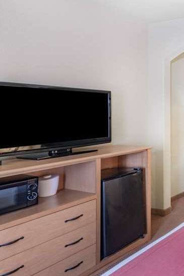 Hotel Baymont by Wyndham Cuero photo 3