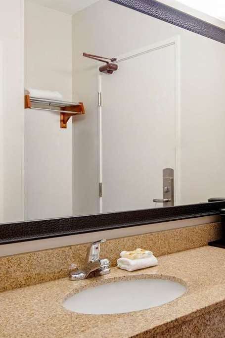 Hotel La Quinta Inn & Suites by Wyndham Naples East (I-75) photo 5