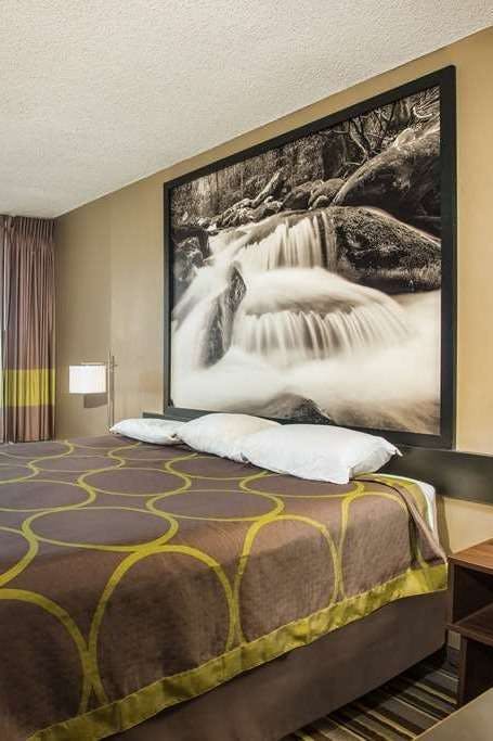 Hotel Super 8 by Wyndham Sevierville Riverside photo 1