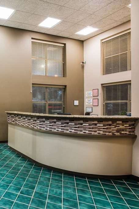 Hotel Super 8 by Wyndham Sevierville Riverside photo 2