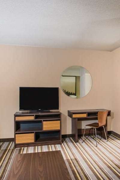 Hotel Super 8 by Wyndham Sevierville Riverside photo 4