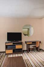 Hotel Super 8 by Wyndham Sevierville Riverside photo 4