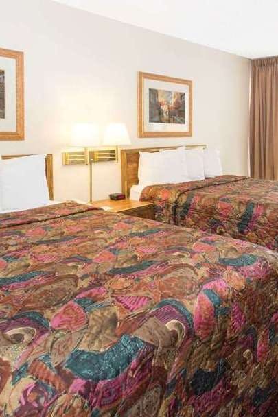 Hotel Days Inn by Wyndham Dubuque photo 1