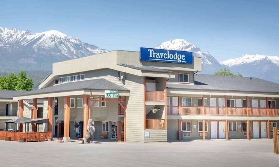 Travelodge by Wyndham Golden Sportsman Lodge