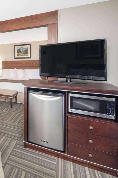 Hotel Travelodge by Wyndham Golden Sportsman Lodge photo 3