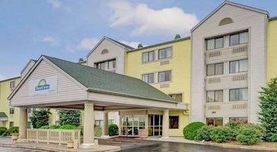 Days Inn & Suites by Wyndham Kansas City South