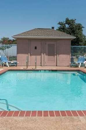 Hotel Super 8 by Wyndham Fort Worth Stockyards photo 5