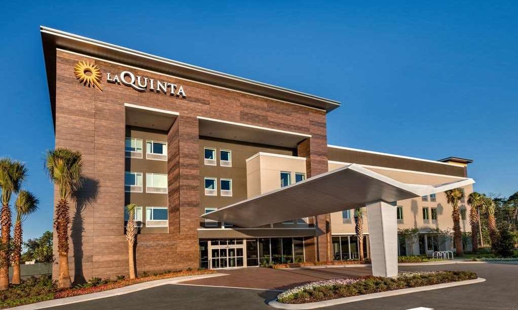 La Quinta Inn & Suites by Wyndham Orlando IDrive Theme Parks