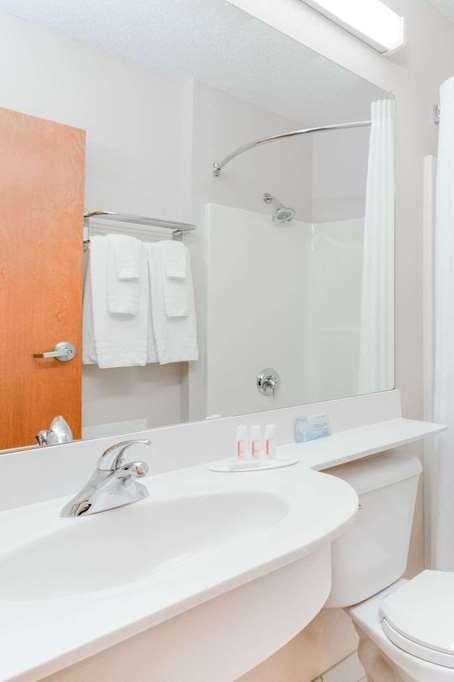 Hotel Microtel Inn & Suites by Wyndham Olean/Allegany photo 4