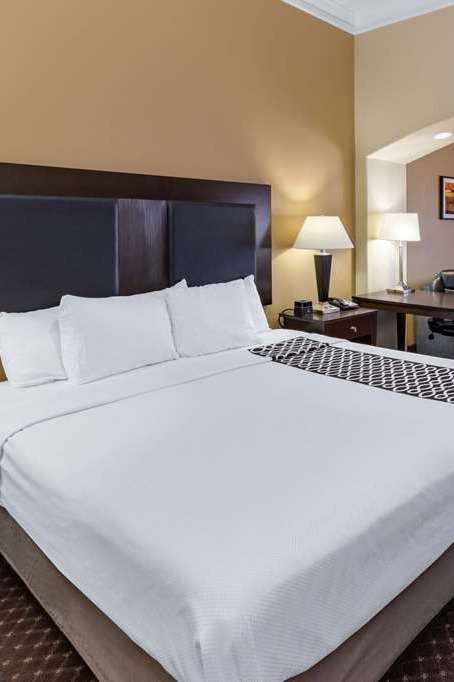 Hotel La Quinta Inn & Suites by Wyndham Houston New Caney photo 1