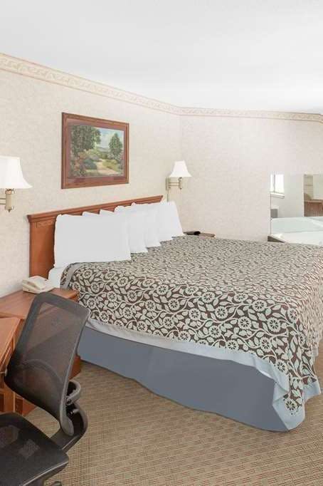 Hotel Days Inn & Suites by Wyndham Brinkley photo 3