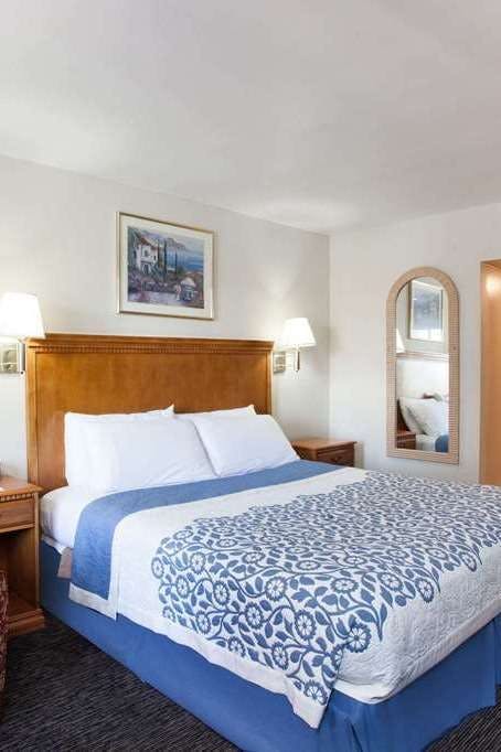 Hotel Days Inn by Wyndham Anaheim Near the Park photo 2