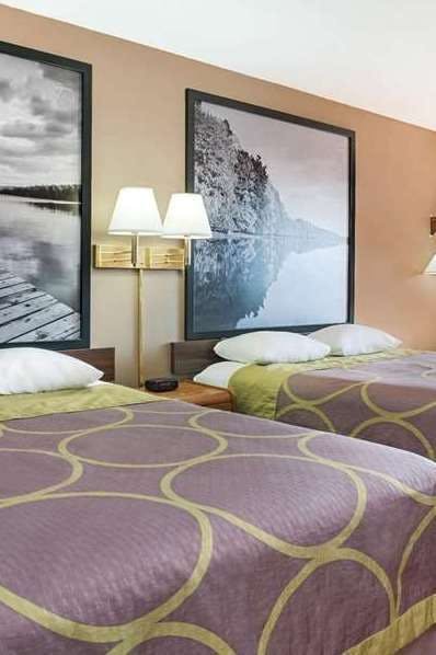 Hotel Super 8 Marshall photo 1