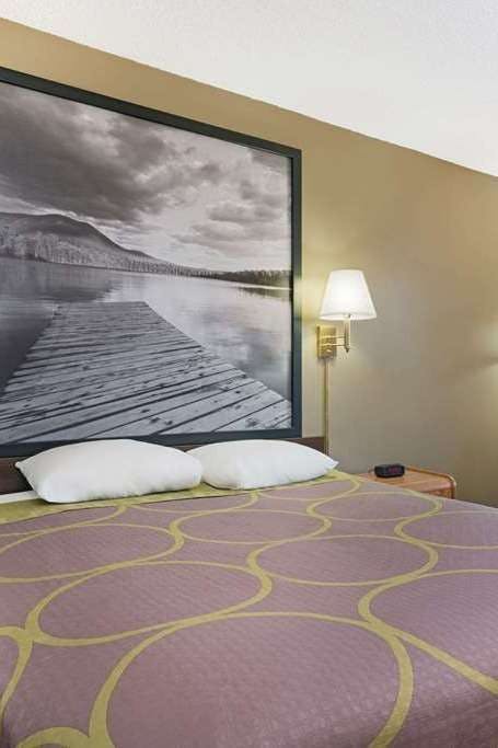 Hotel Super 8 Marshall photo 2