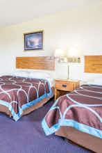 Hotel Super 8 by Wyndham Neillsville WI photo 1