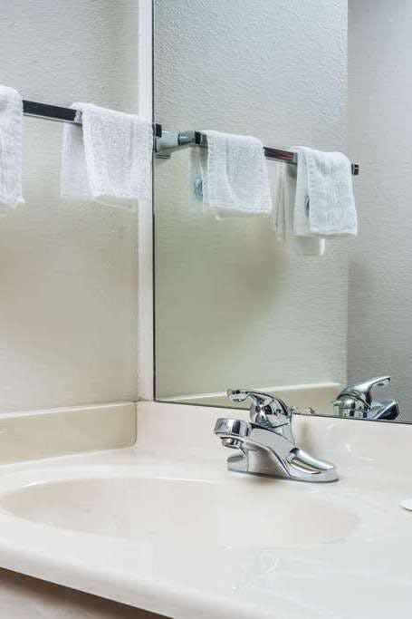 Hotel Super 8 by Wyndham Neillsville WI photo 3