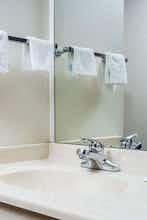 Hotel Super 8 by Wyndham Neillsville WI photo 3