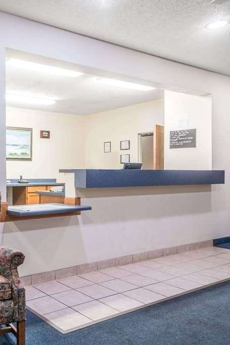 Hotel Super 8 by Wyndham Neillsville WI photo 4