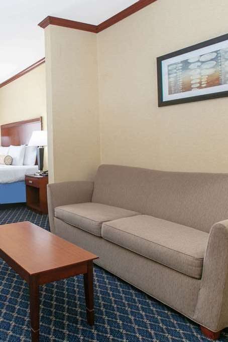 Hotel Baymont by Wyndham McComb photo 4