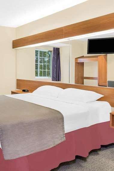 Hotel Microtel Inn & Suites by Wyndham Beckley East photo 1