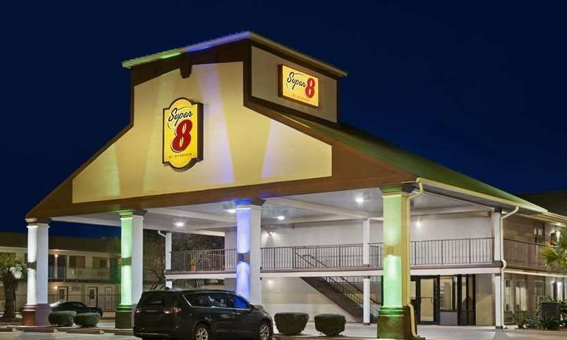 Super 8 by Wyndham Gulfport Airport NW/Near Biloxi