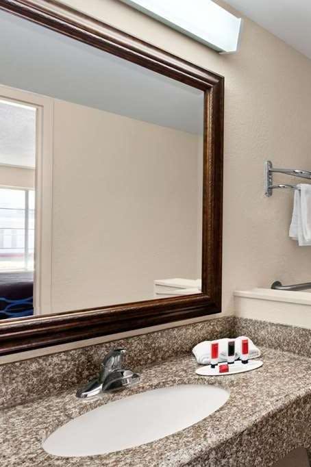 Hotel Super 8 by Wyndham Gulfport Airport NW/Near Biloxi photo 3