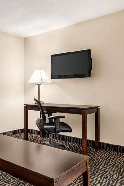 Hotel Ramada Plaza Niagara Falls photo 3