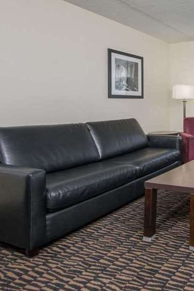 Hotel Ramada Plaza Niagara Falls photo 4