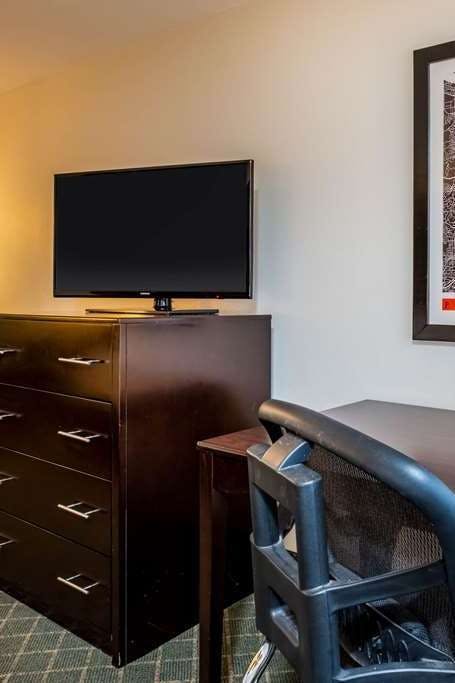 Hotel La Quinta Inn & Suites by Wyndham Portland Airport photo 3