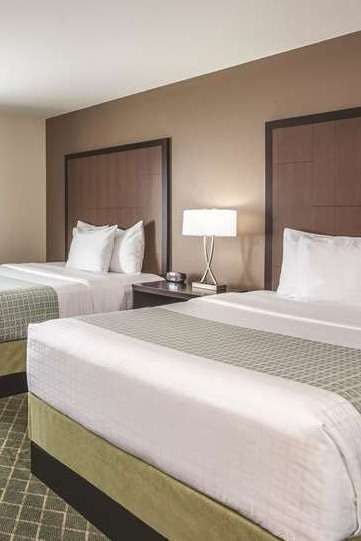 Hotel La Quinta Inn & Suites by Wyndham Portland Airport photo 1