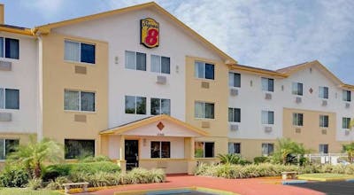Super 8 by Wyndham Clearwater/St. Petersburg Airport
