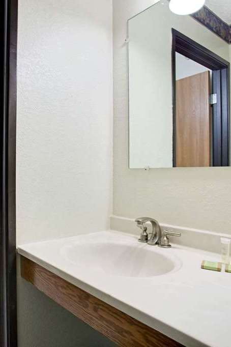 Hotel Super 8 by Wyndham Clearwater/St. Petersburg Airport photo 4