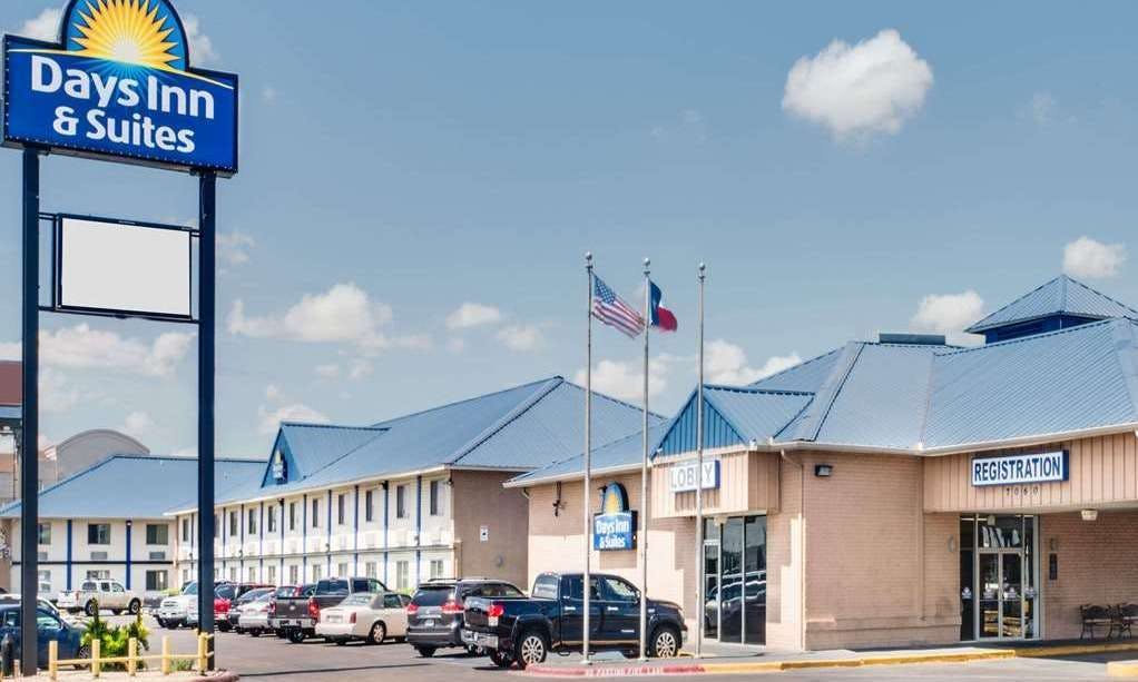 Hotel Days Inn & Suites by Wyndham Laredo photo 4