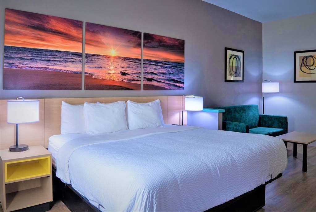 Hotel Days Inn & Suites by Wyndham Savannah North I-95 photo 5