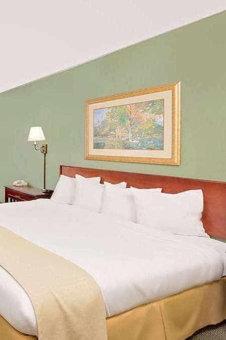 Hotel Baymont by Wyndham Keokuk photo 2