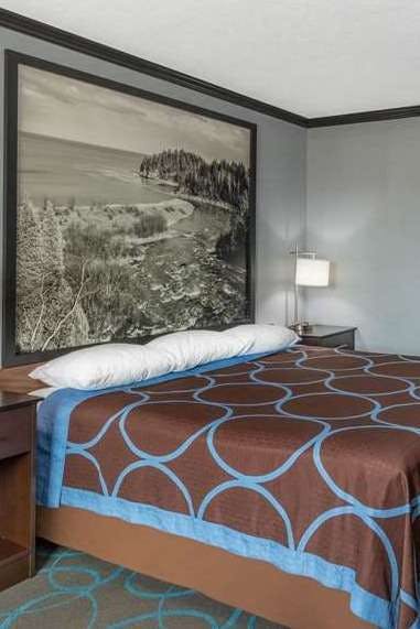 Hotel Super 8 by Wyndham Duluth photo 1