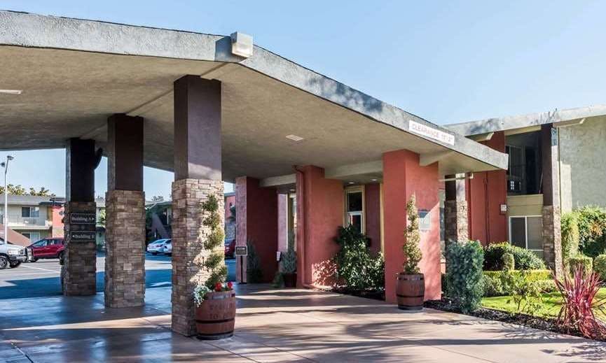 Days Inn & Suites by Wyndham Lodi