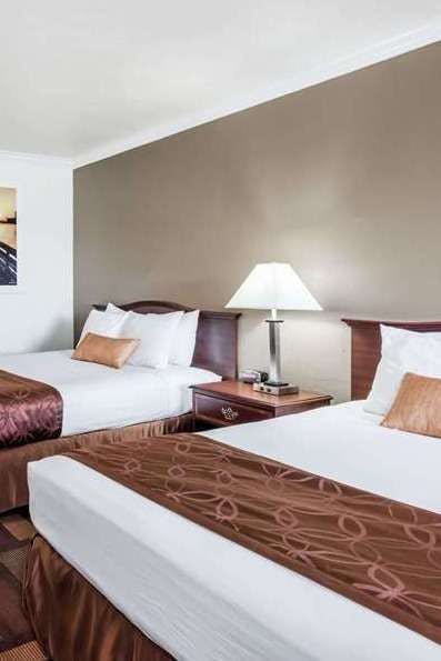 Hotel Days Inn and Suites Lodi photo 2