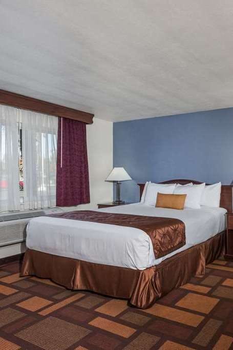 Hotel Days Inn and Suites Lodi photo 1