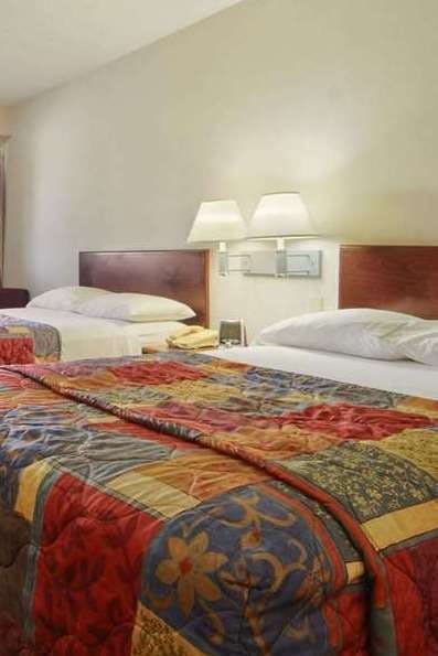 Hotel DI Ovrlnd Prk/Mtclf photo 1